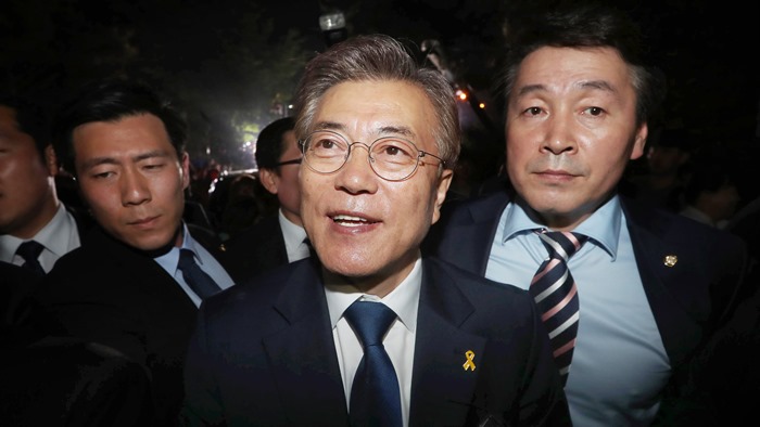 韩第19任总统文在寅任期正式开始