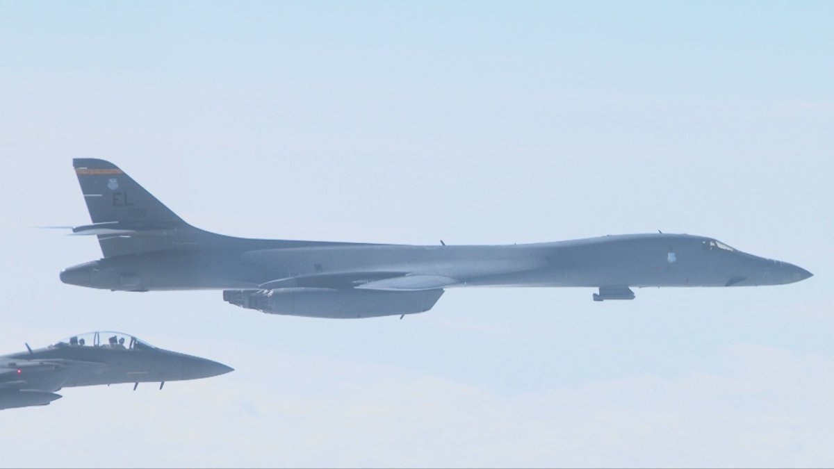 美国B-1B轰炸机今飞临半岛参加韩美联演