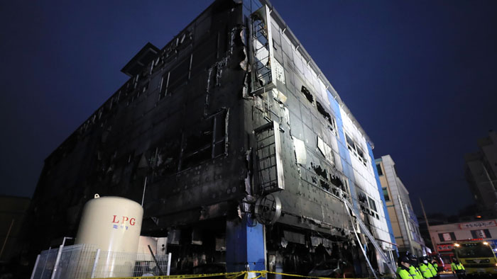韩忠北堤川一建筑发生火灾致29人遇难