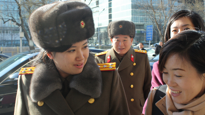 朝鲜艺术团先遣队由陆路抵韩
