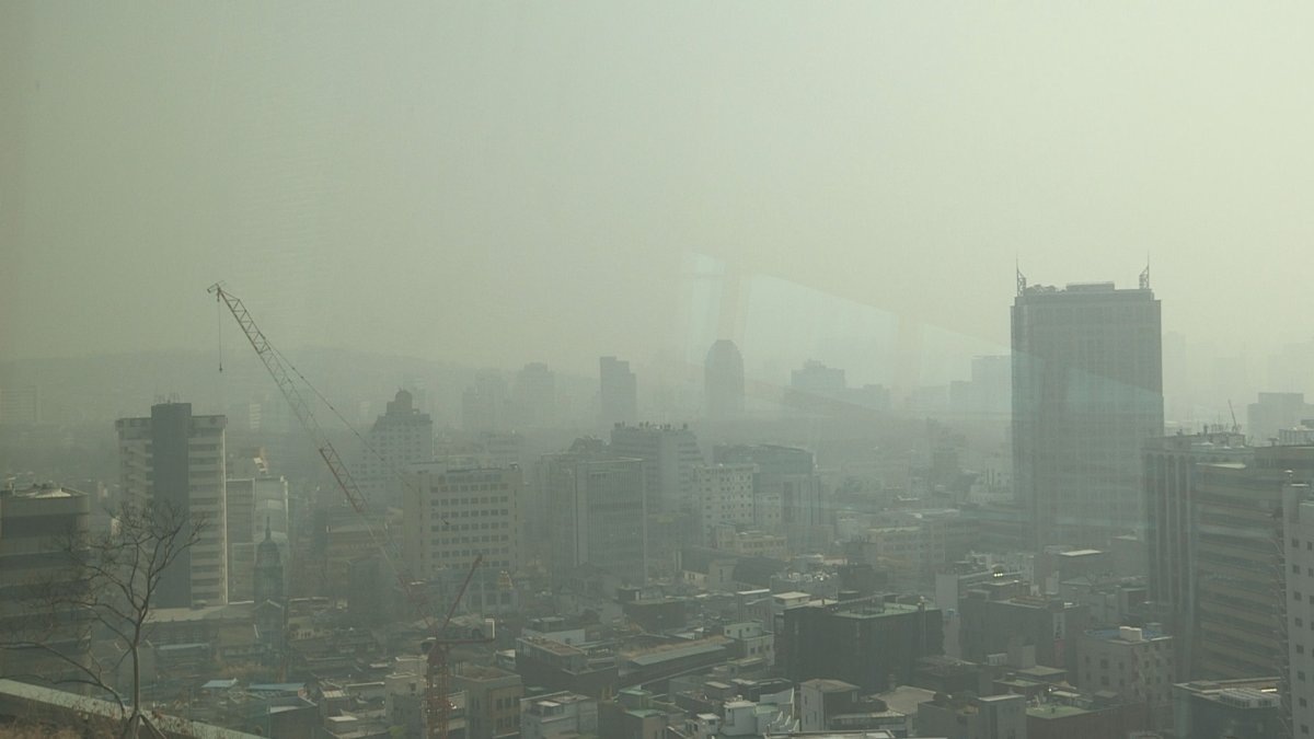 韩国遭史上最严重雾霾天气 多地PM2.5爆表
