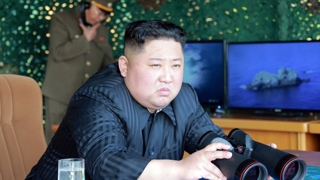 金正恩参观指导火力打击训练