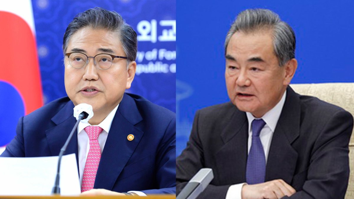 韩国外长朴振同中国外长王毅举行视频会晤