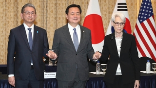 韩美日副外长在首尔会晤