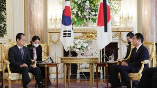 韩总理在东京拜会日本首相岸田文雄