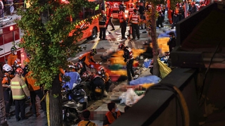 韩首尔发生踩踏事故 致149死76伤