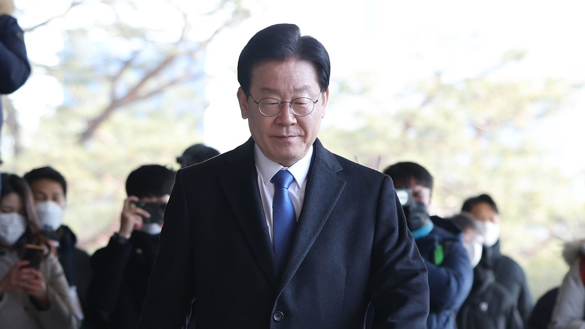 韩最大在野党党首李在明就涉地产弊案到案受讯