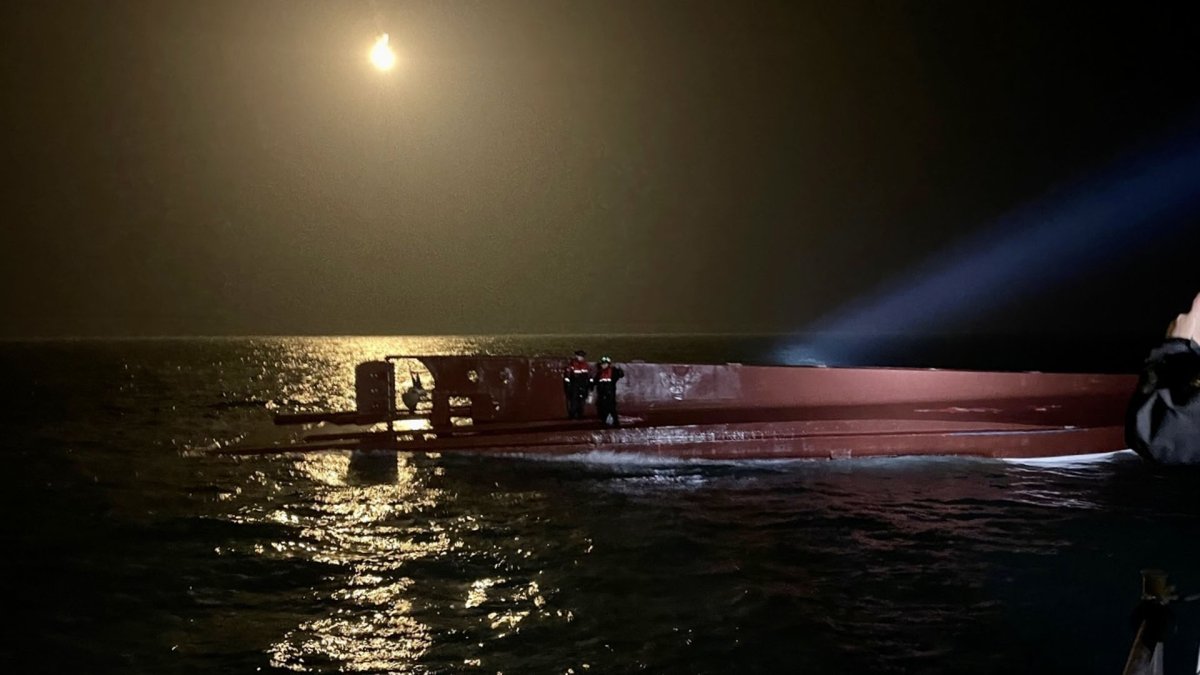 韩南部发生渔船翻沉事故 3人获救9人失联