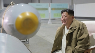 金正恩指导模拟核弹潜爆空爆试验
