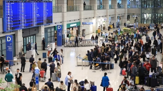 韩将分阶段恢复外国中转客免签入境