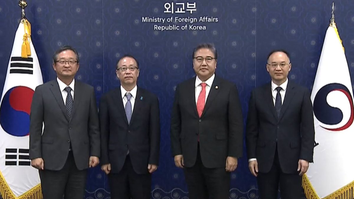 韩中日今在首尔举行高官会商讨重启三国峰会