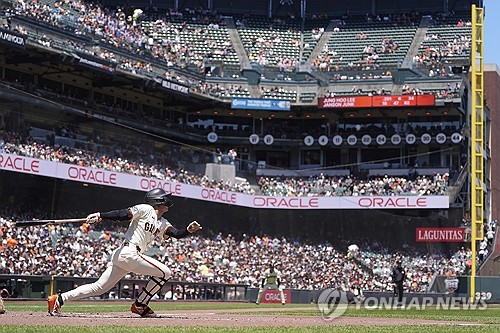Giants' Lee Jung-hoo hits 6th triple of season, tied for 2nd in NL