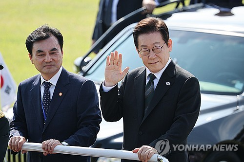 (LEAD) S. Korea marks 77th anniv. of Armed Forces Day in scaled-down event