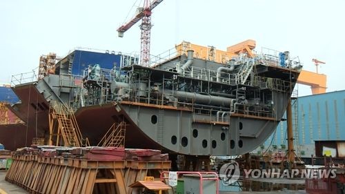 资料图片：韩国一家造船厂的建造现场 韩联社