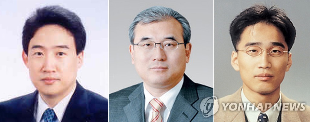 左起依次是首尔高等法院部长级审判员李圭镇、首尔高等法院部长级审判员李敏杰、大田地方法院部长级审判员房昌炫。（韩联社）