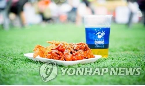 资料图片：炸鸡和啤酒 韩国炸鸡啤酒产业协会供图（图片严禁转载复制）