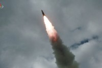 简讯：朝鲜向半岛东部海域发射弹道导弹