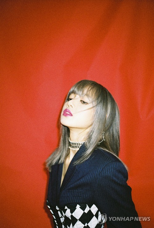 BLACKPINK成员LISA被前经纪人骗走巨款