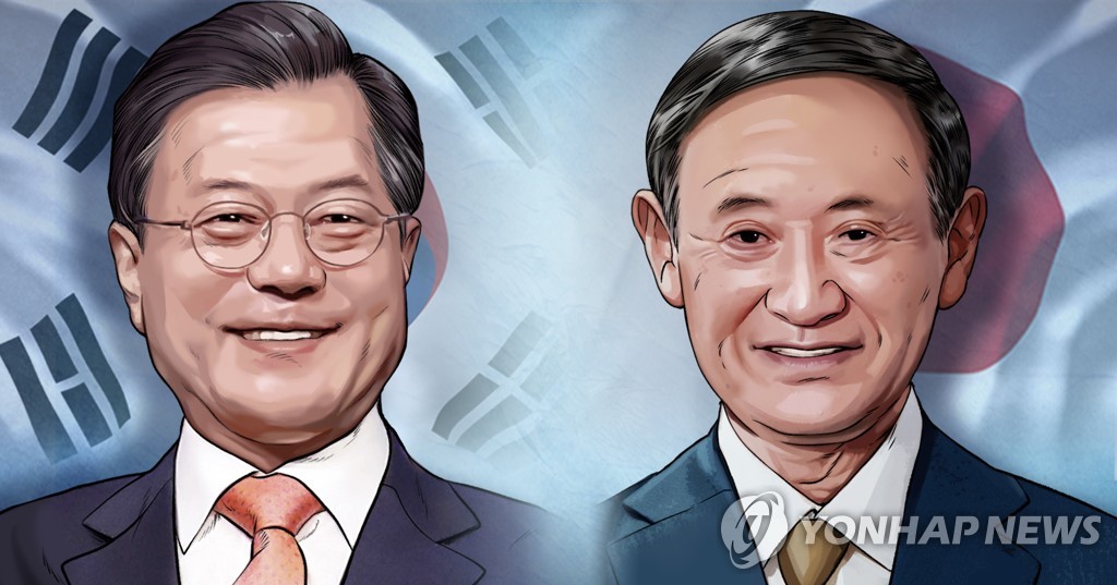 资料图片：文在寅（左）和菅义伟 韩联社