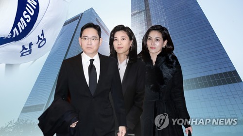 资料图片：左起依次为李健熙的子女李在镕、李富真、李叙显。 韩联社