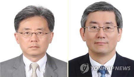 新任总统外交安全特别助理金铉宗（左）和国家安保室第二次长被提名人金炯辰 韩联社/青瓦台供图（图片严禁转载复制）