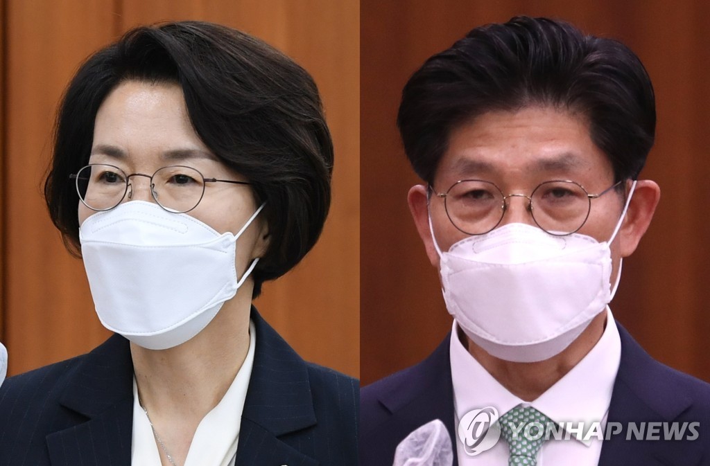资料图片：科学技术信息通信部长官林惠淑（左）和国土交通部长官卢炯旭。 韩联社