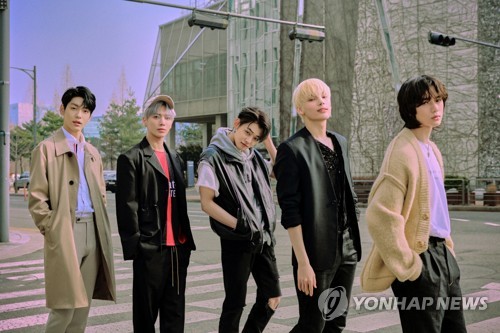 资料图片：韩国男团Tomorrow X Together（TXT） 韩联社/BIGHIT MUSIC供图（图片严禁转载复制）