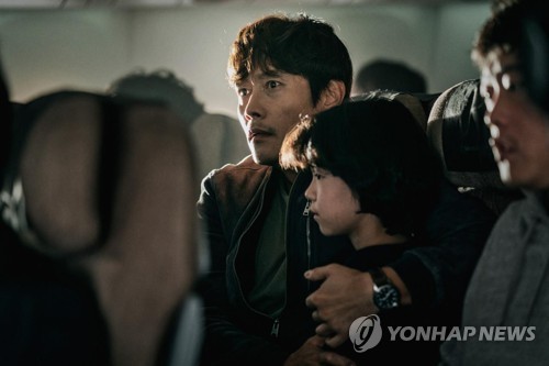 韩国票房：本土片《紧急宣言》首映日领跑