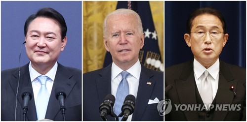资料图片：左起依次为韩国总统尹锡悦、美国总统拜登、日本首相岸田文雄。 韩联社