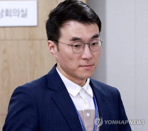 Presidential office accepts resignation of aide over alleged influence-peddling