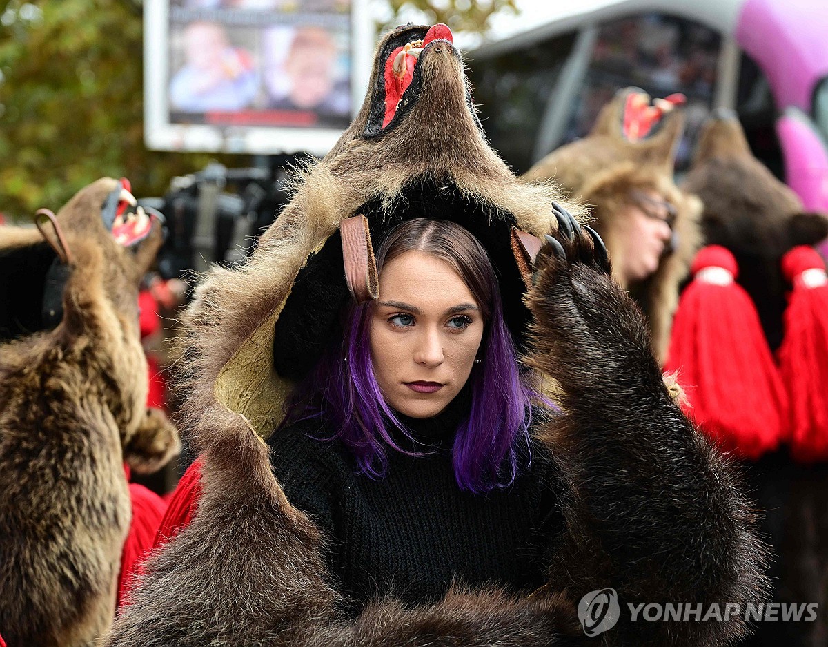 ROMANIA-NEW YEAR-WINTER-TRADITIONS-BEARSKIN-PARADE