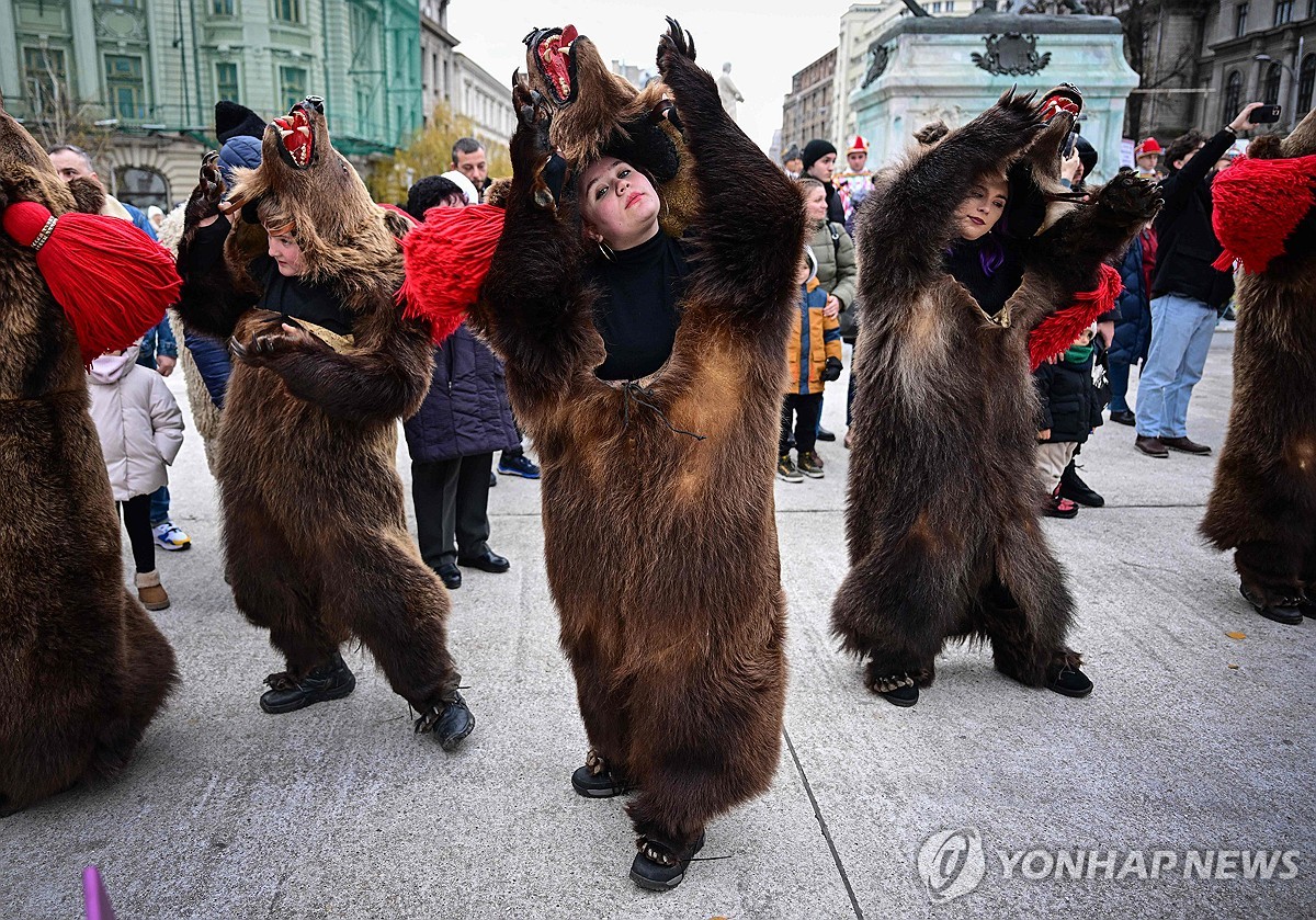 ROMANIA-NEW YEAR-WINTER-TRADITIONS-BEARSKIN-PARADE