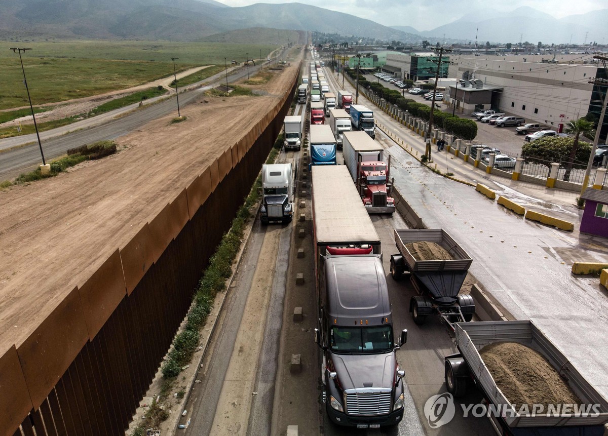 트럼프 관세시 멕시코·캐나다에 공급망 둔 세계 車업계 큰 타격