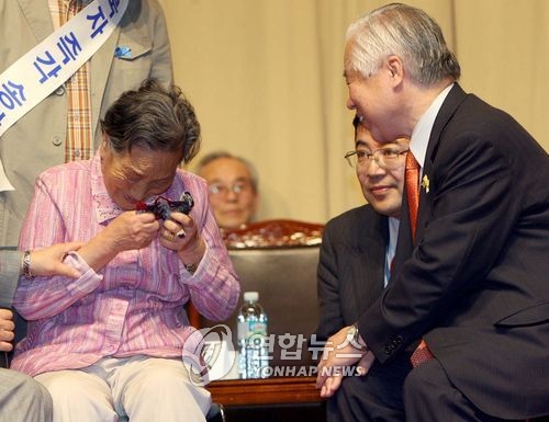 韩拟将公民被朝绑架问题写入韩中日峰会声明