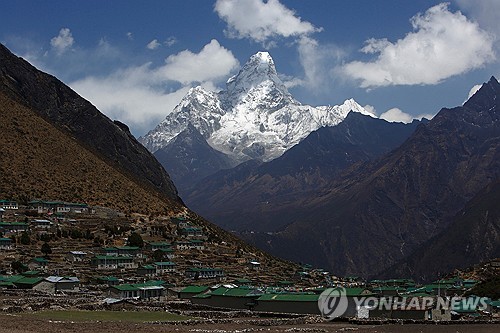 네팔 동부 히말라야 '아마다블람' 등반하던 60대 한국인 사망