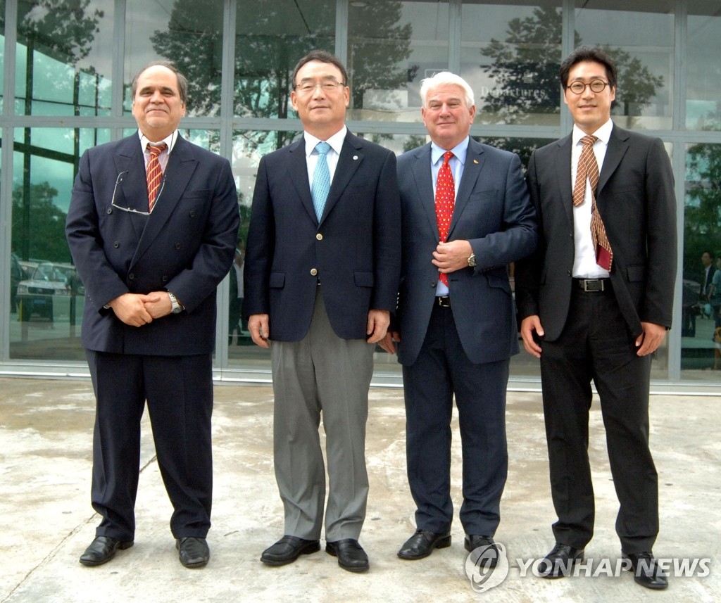 ABU会长金仁圭访朝 韩联社