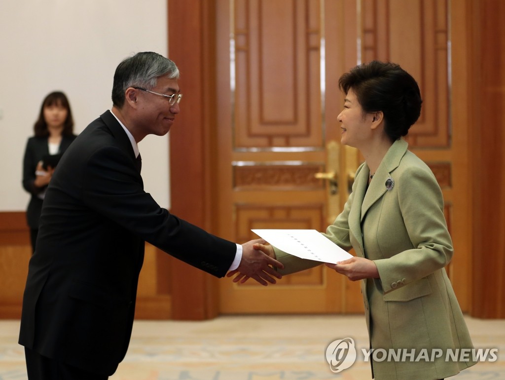 新任中国驻韩大使向朴槿惠递交国书
