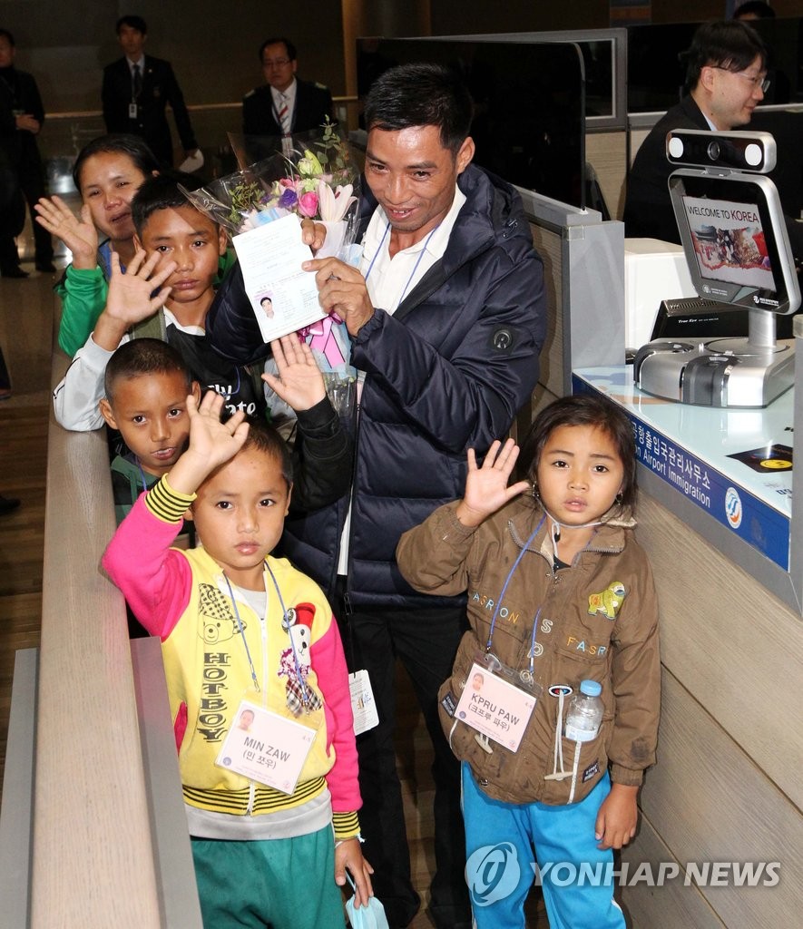 韩实施“难民安置制度” 首批难民抵韩