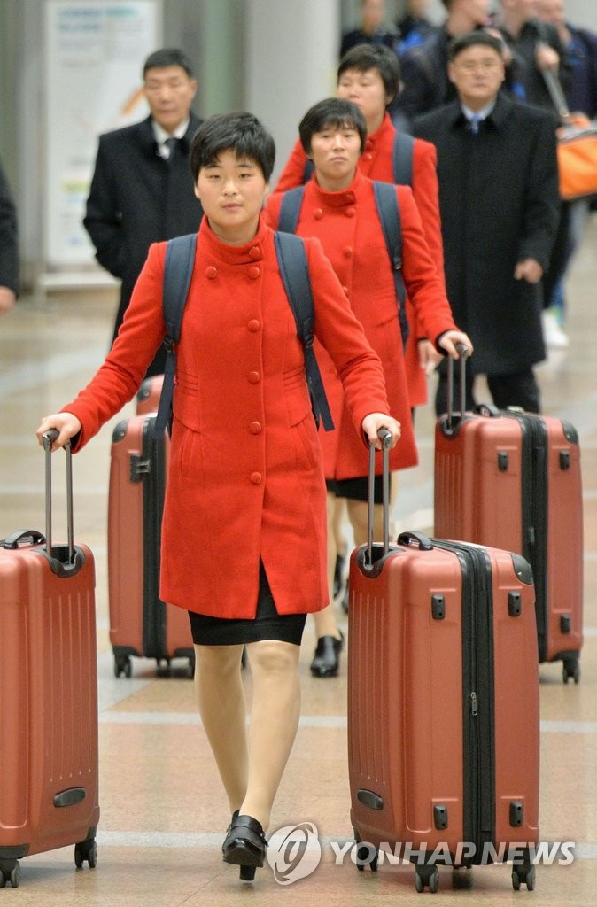 朝鲜女足代表队抵京