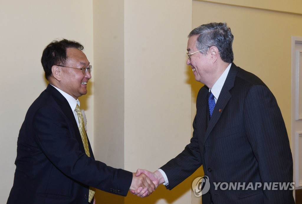韩财长会见中国央行行长周小川