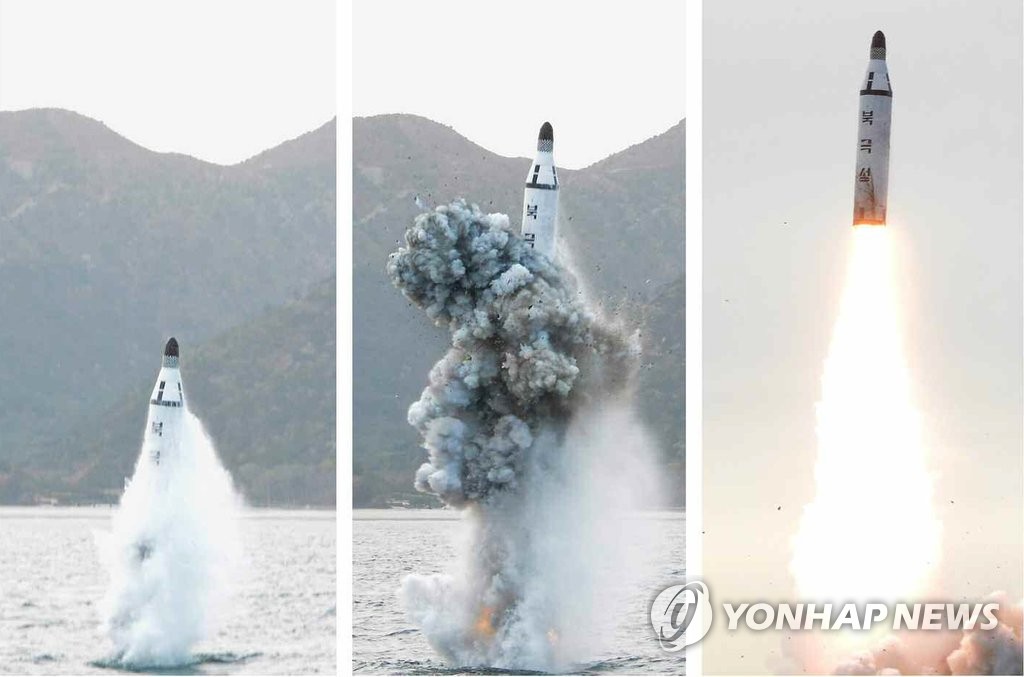 资料图片：朝鲜官媒公开的“北极星1”号潜射导弹出水图 韩联社（图片仅限韩国国内使用，严禁转载复制）