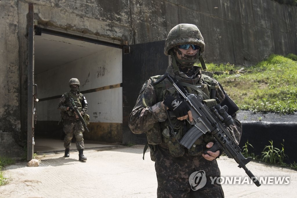 韩军公开非军事区训练现场