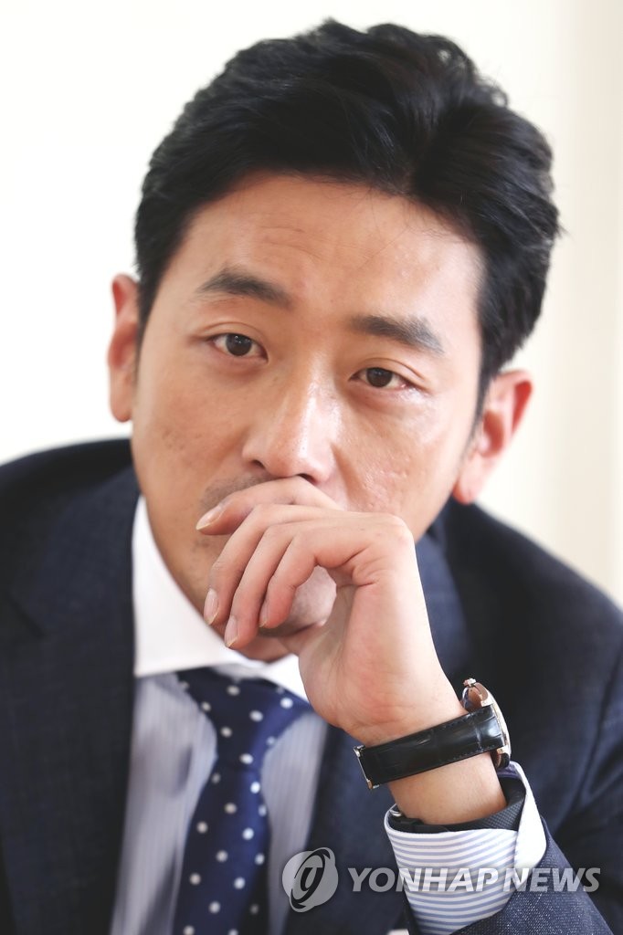 演员河正宇