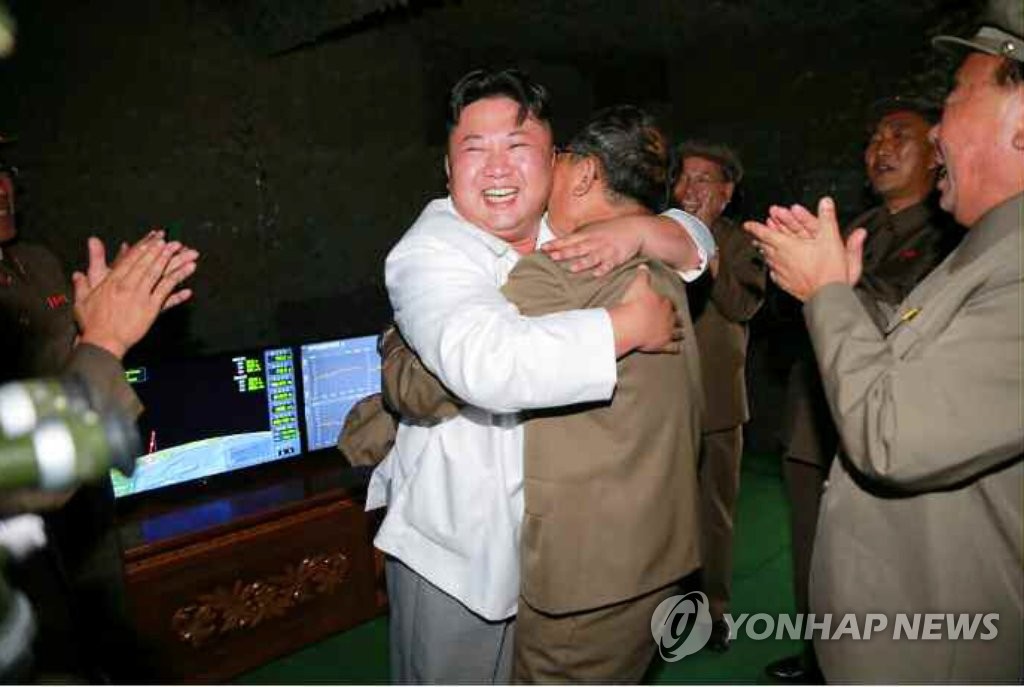 朝媒公开朝鲜发射潜射导弹照片