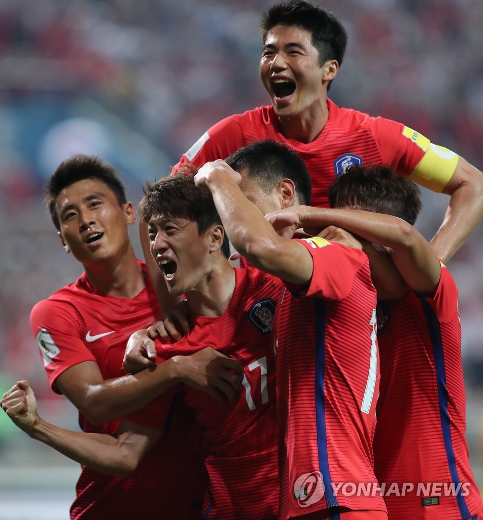 韩国队庆祝进球