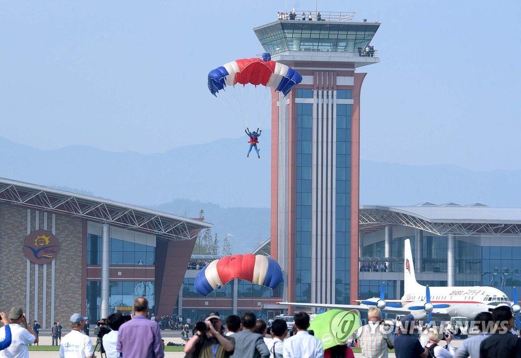 朝鲜举办国际航空节