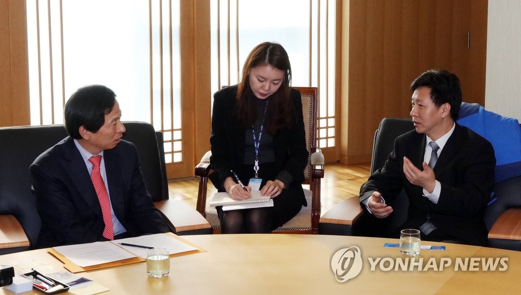 韩联社新华社高层共商合作