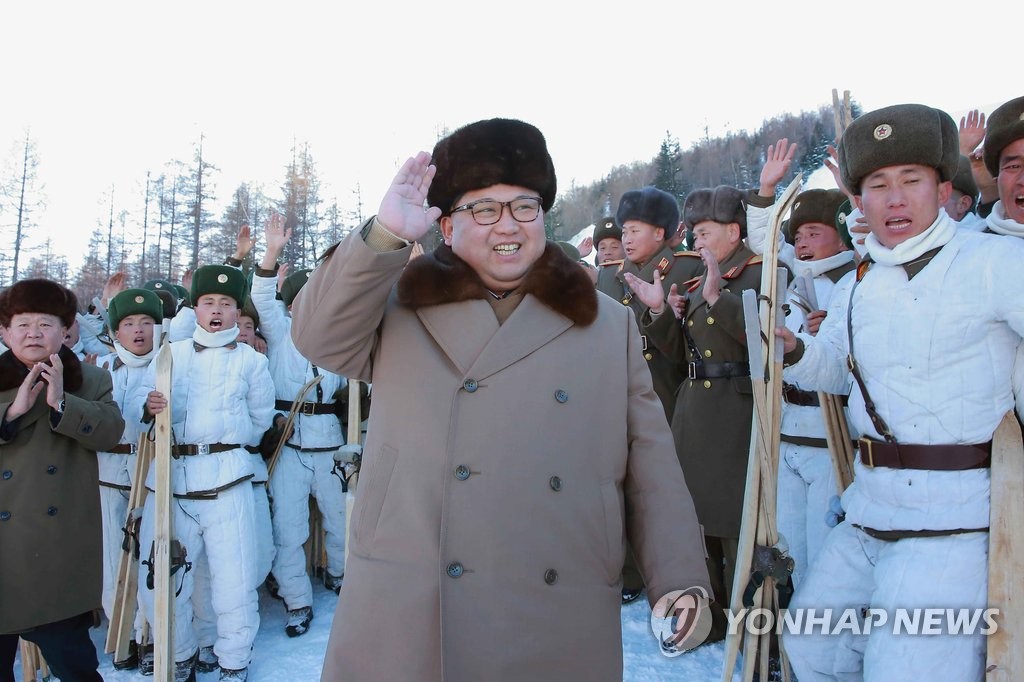 金正恩指导步兵滑雪训练