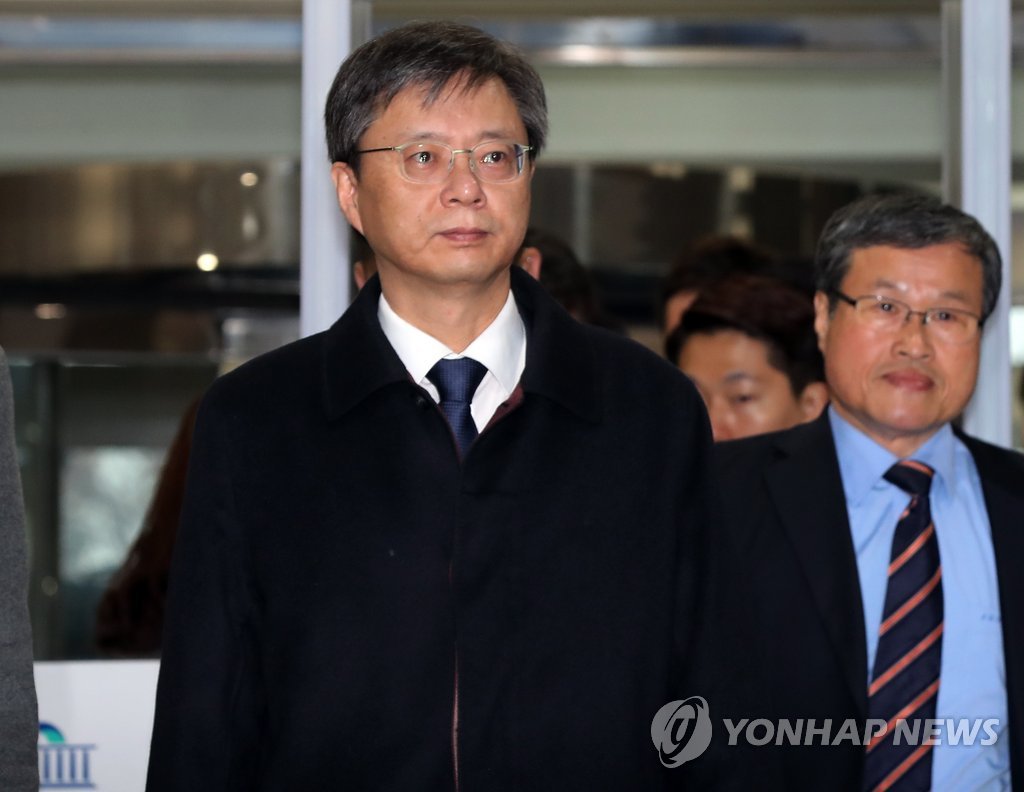 青瓦台前首秘出席亲信门听证会