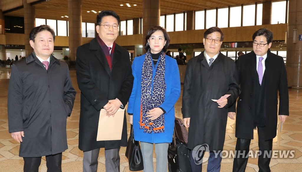 韩最大在野党代表团启程访华